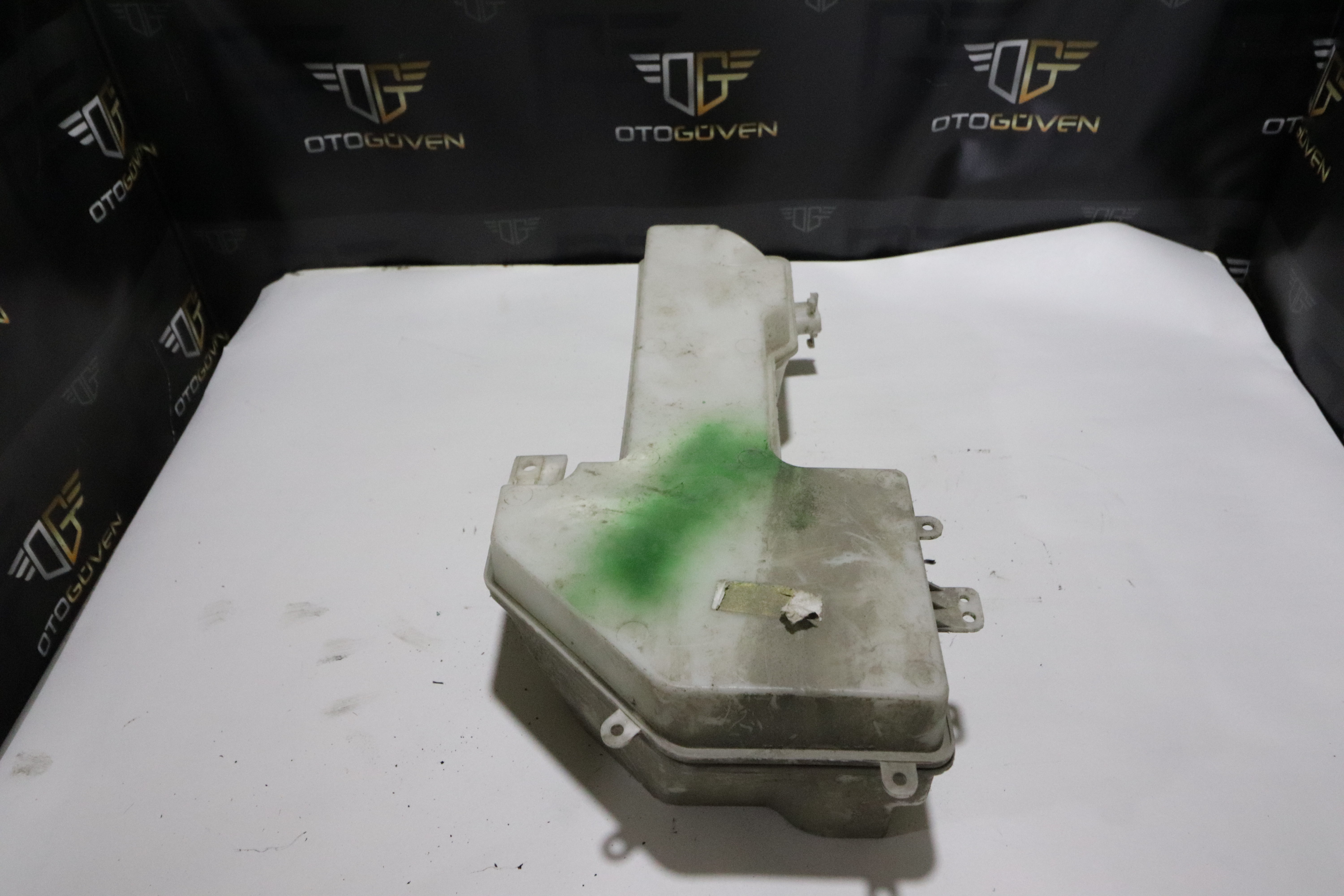 FORD CUSTOM RADYATÖR SU BİDONU