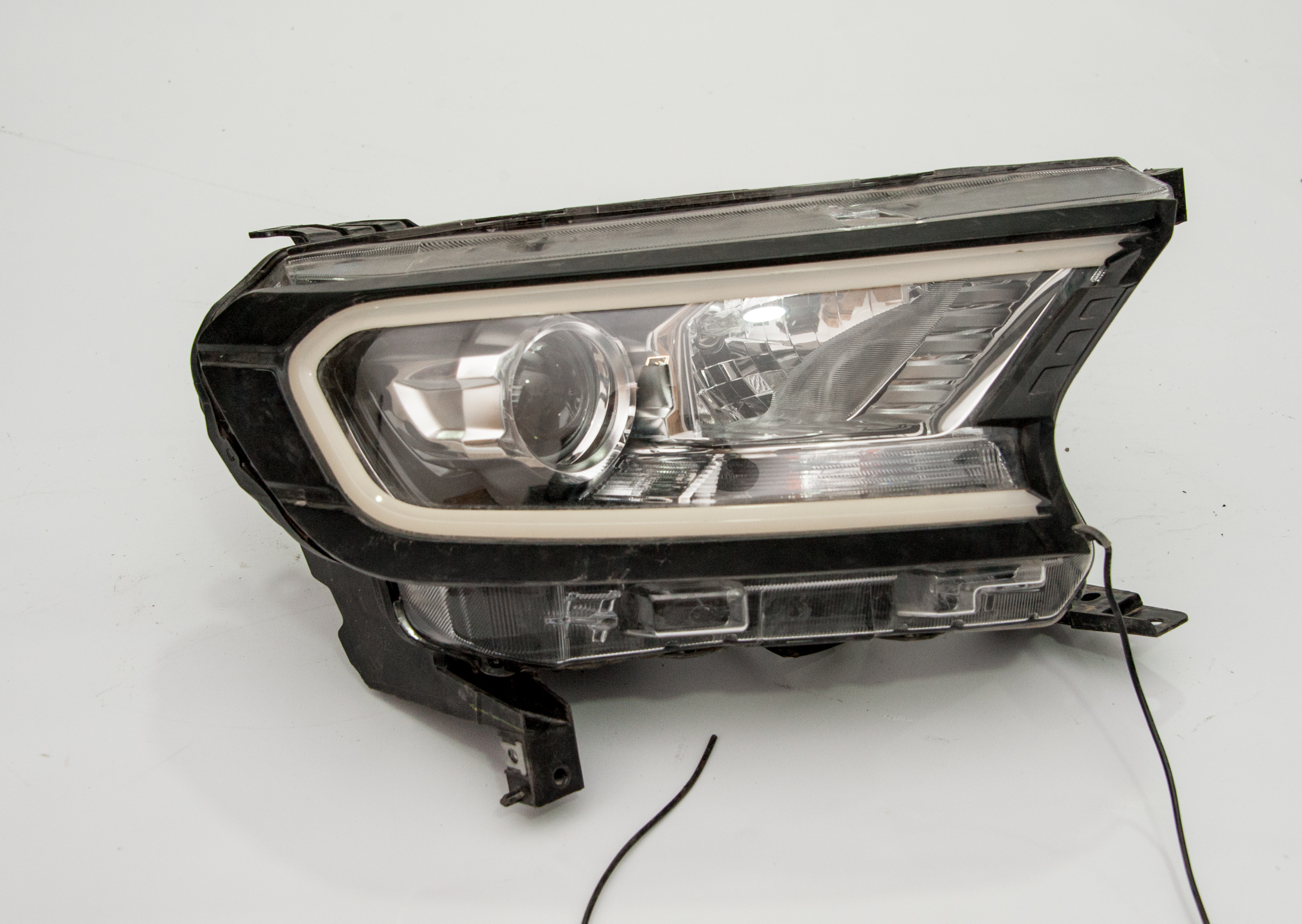 FORD RANGER 2018 SAĞ- ÖN FAR NİKELAJLI