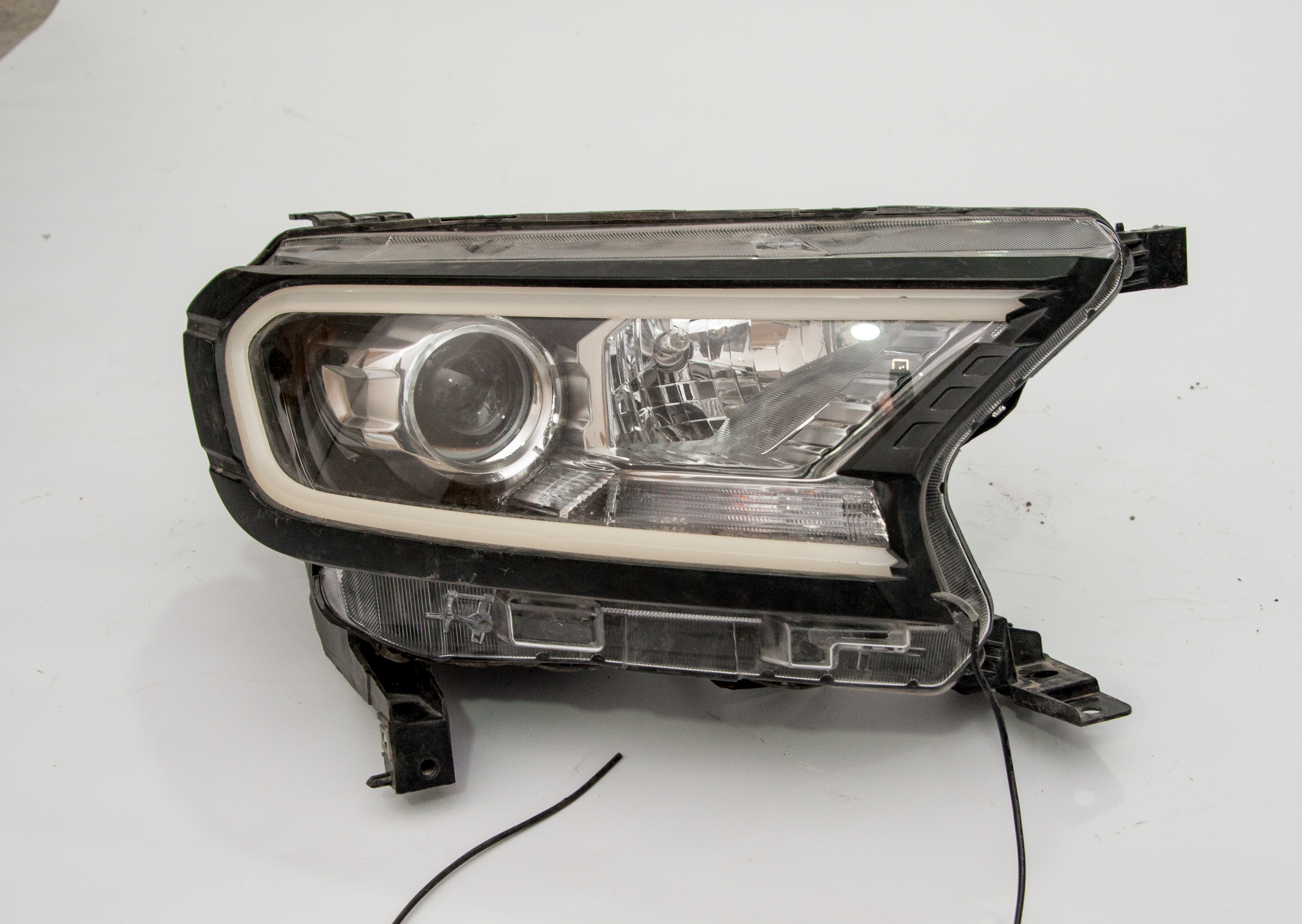 FORD RANGER 2018 SAĞ ÖN FAR- NİKELAJLI