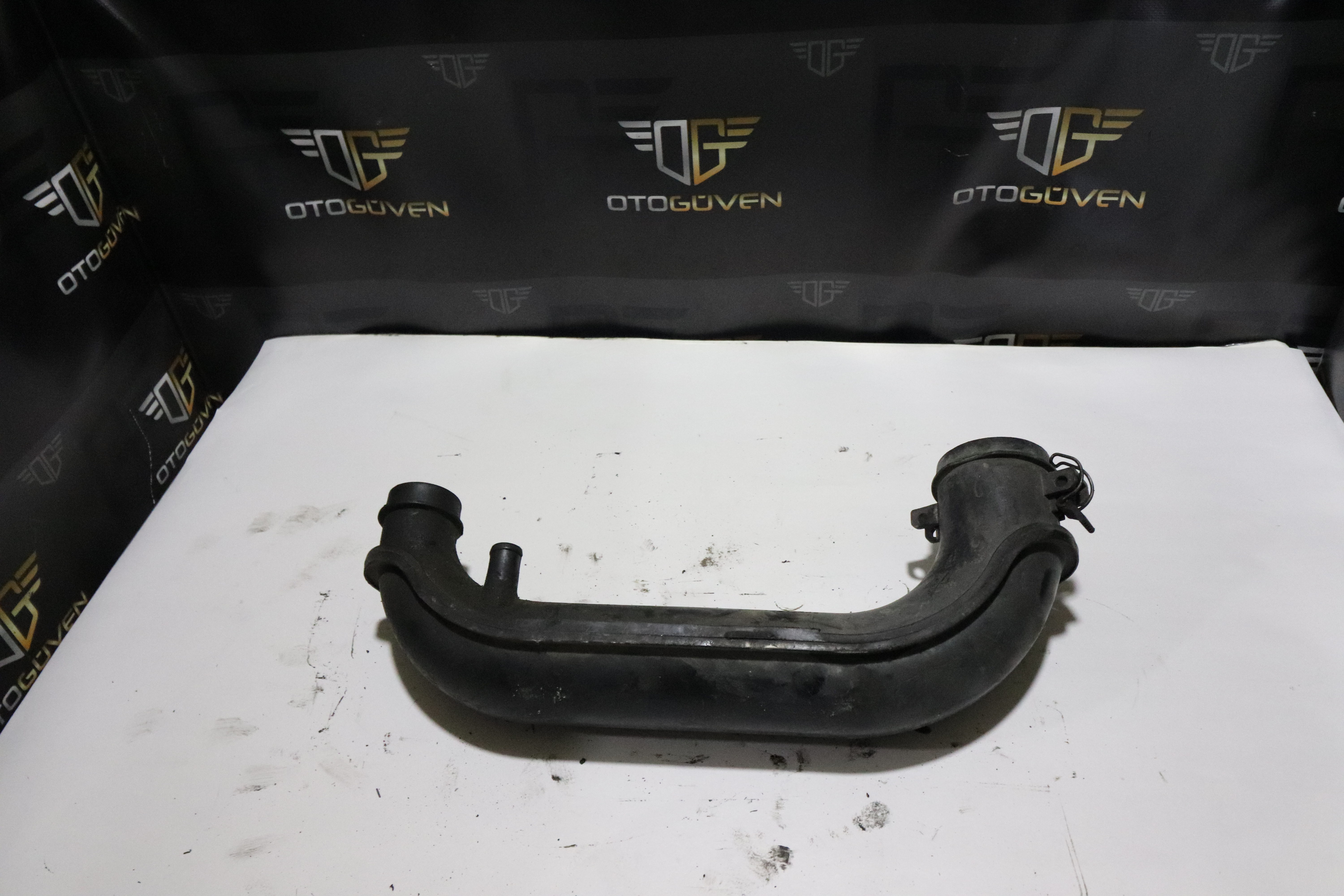 TRANSİT 2.2 ÖNDEN ÇEKER HAVA FİLTRE BORUSU