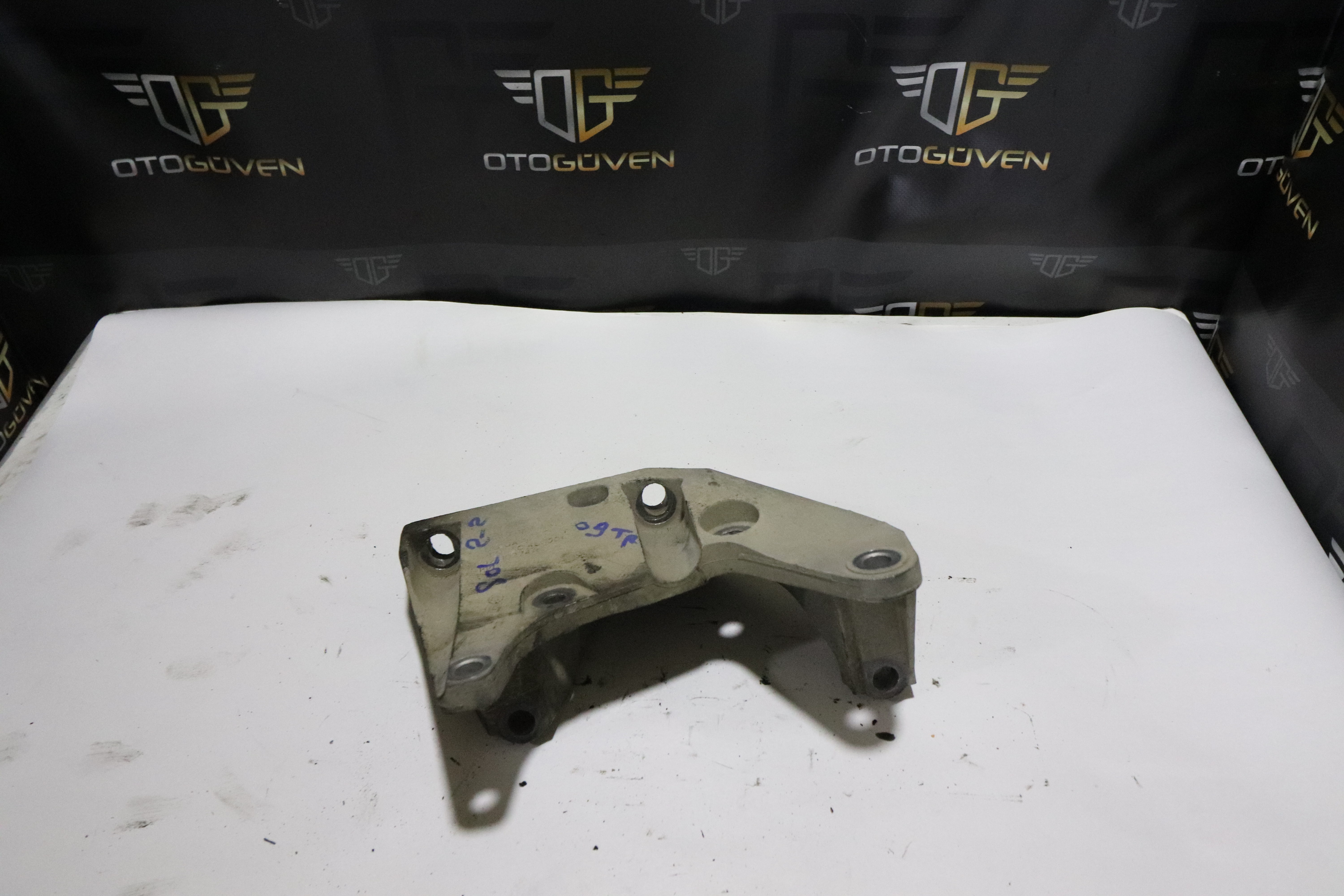 TRANSİT 2000 MOTOR ŞANZIMAN ÜST KULAĞI