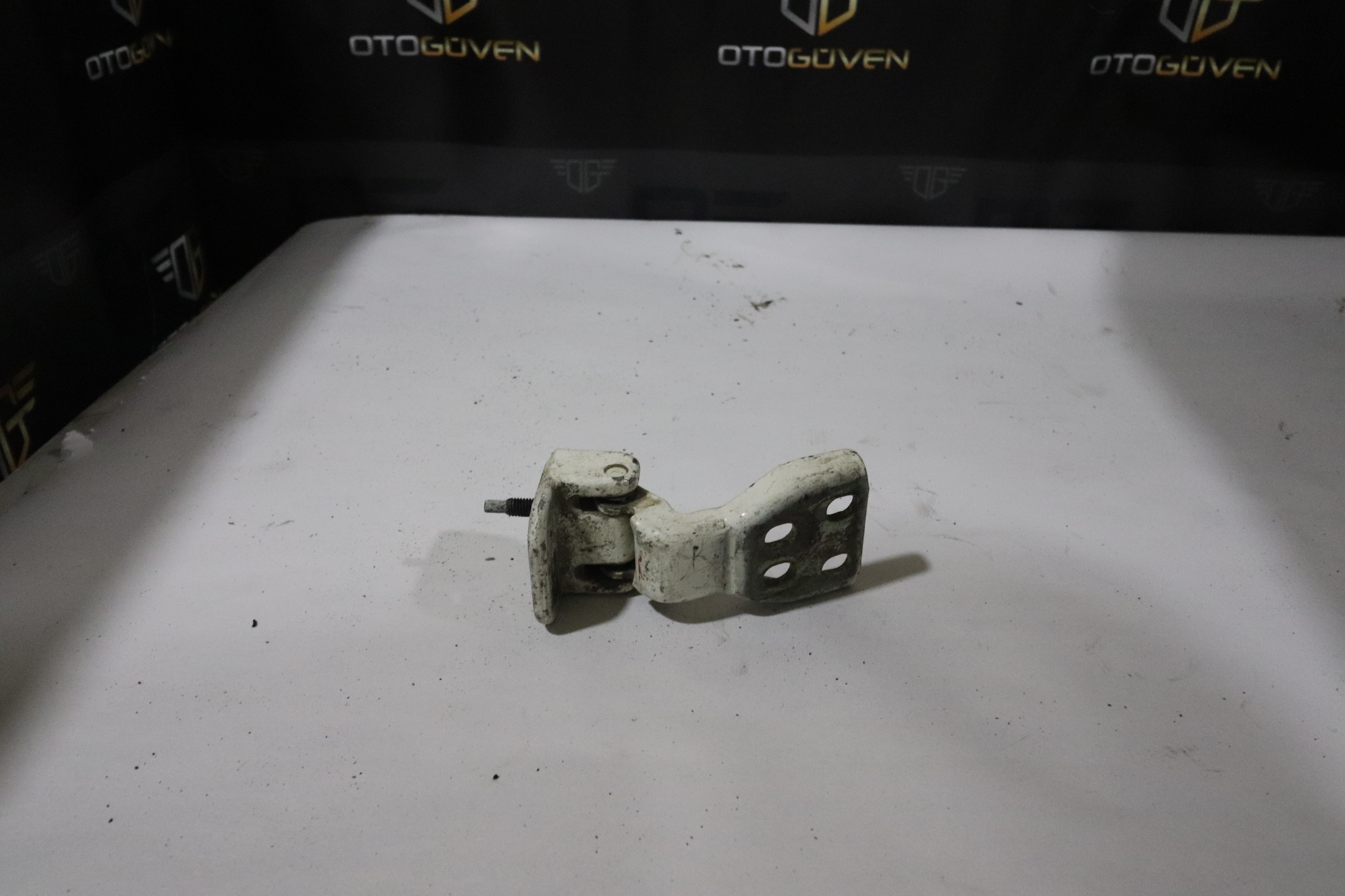 TRANSİT V347 ARKA KAPI MENTEŞESİ