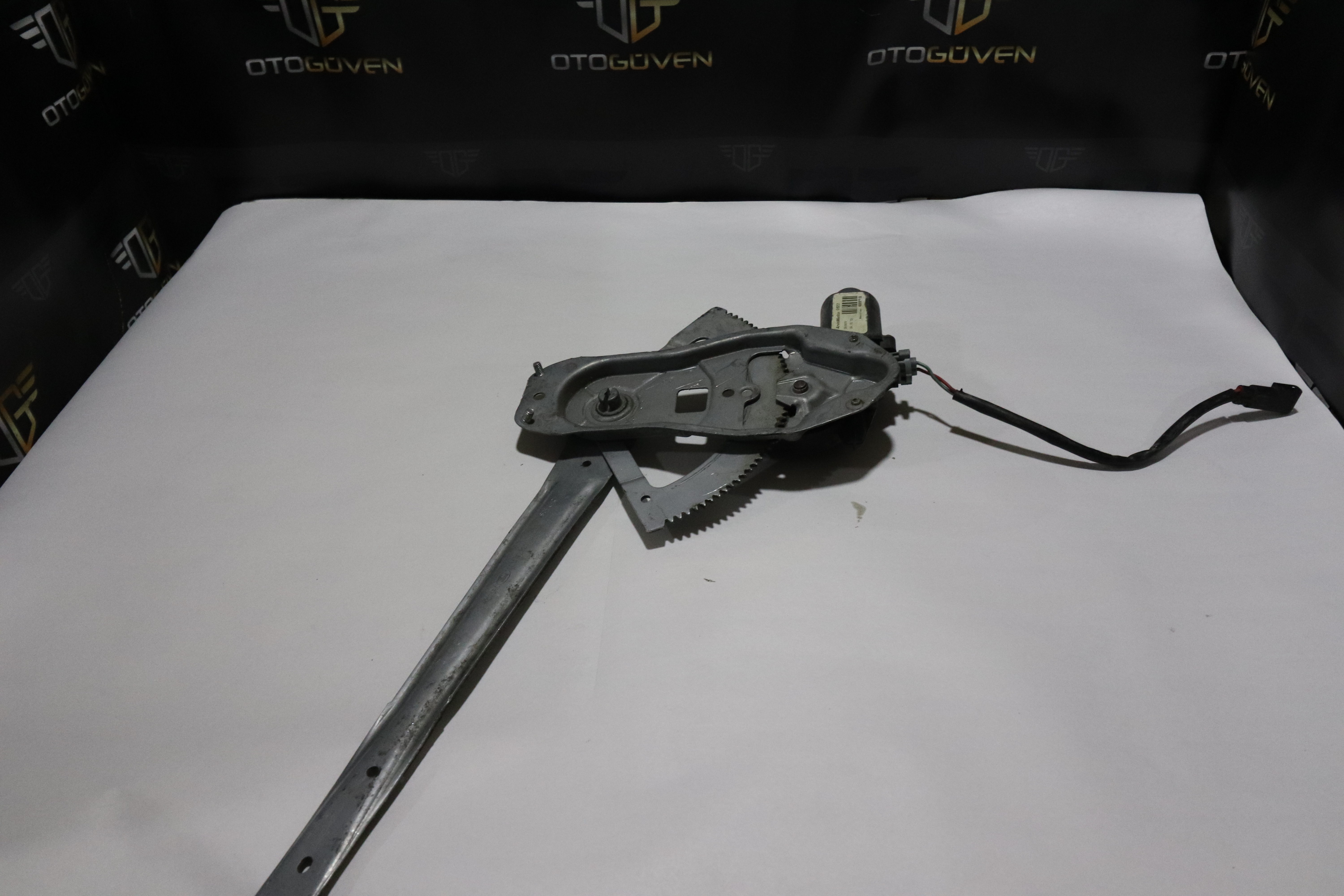 TRANSİT V347 CAM KRİKOSU