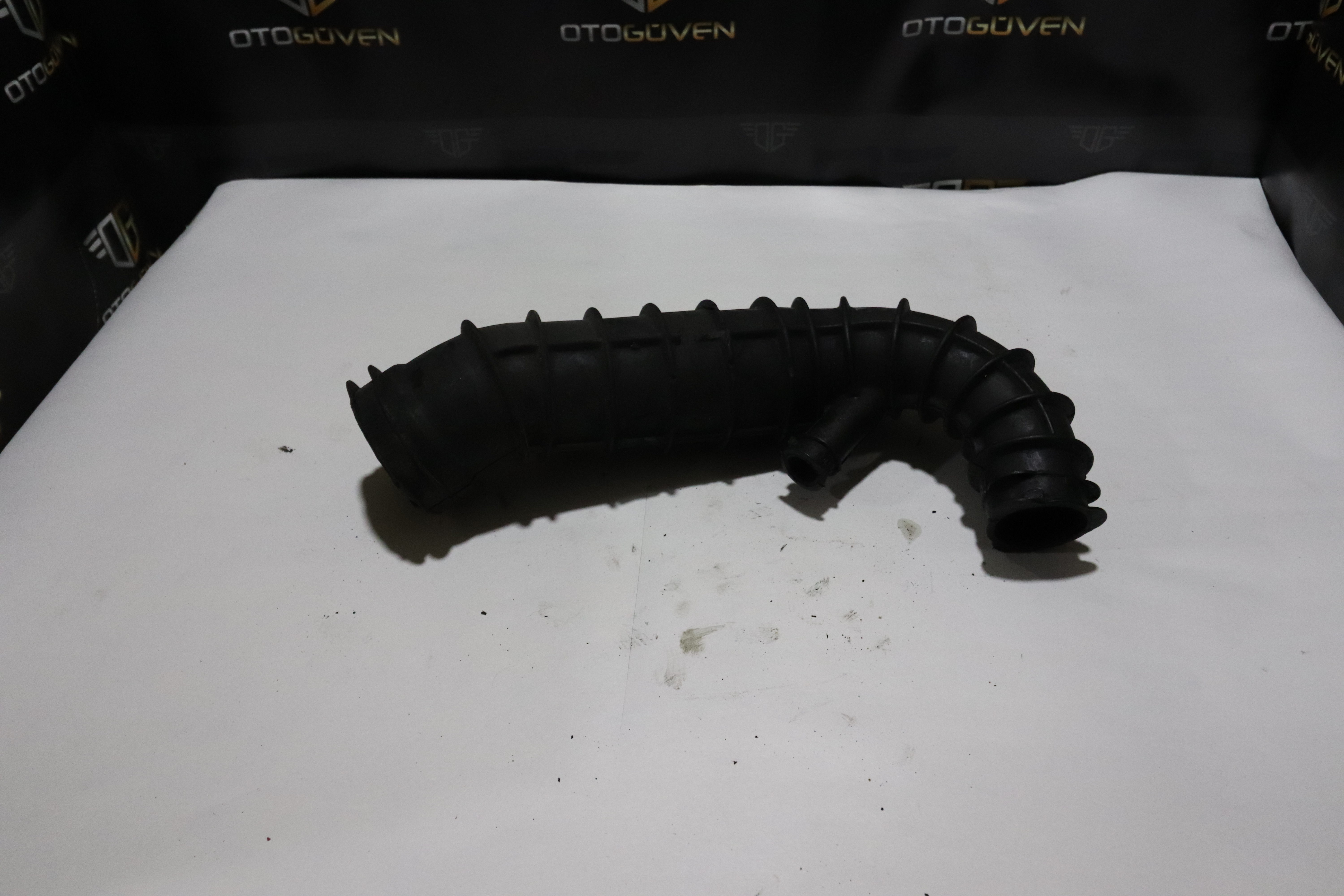 TRANSİT V347 HAVA FİLTRE BORUSU