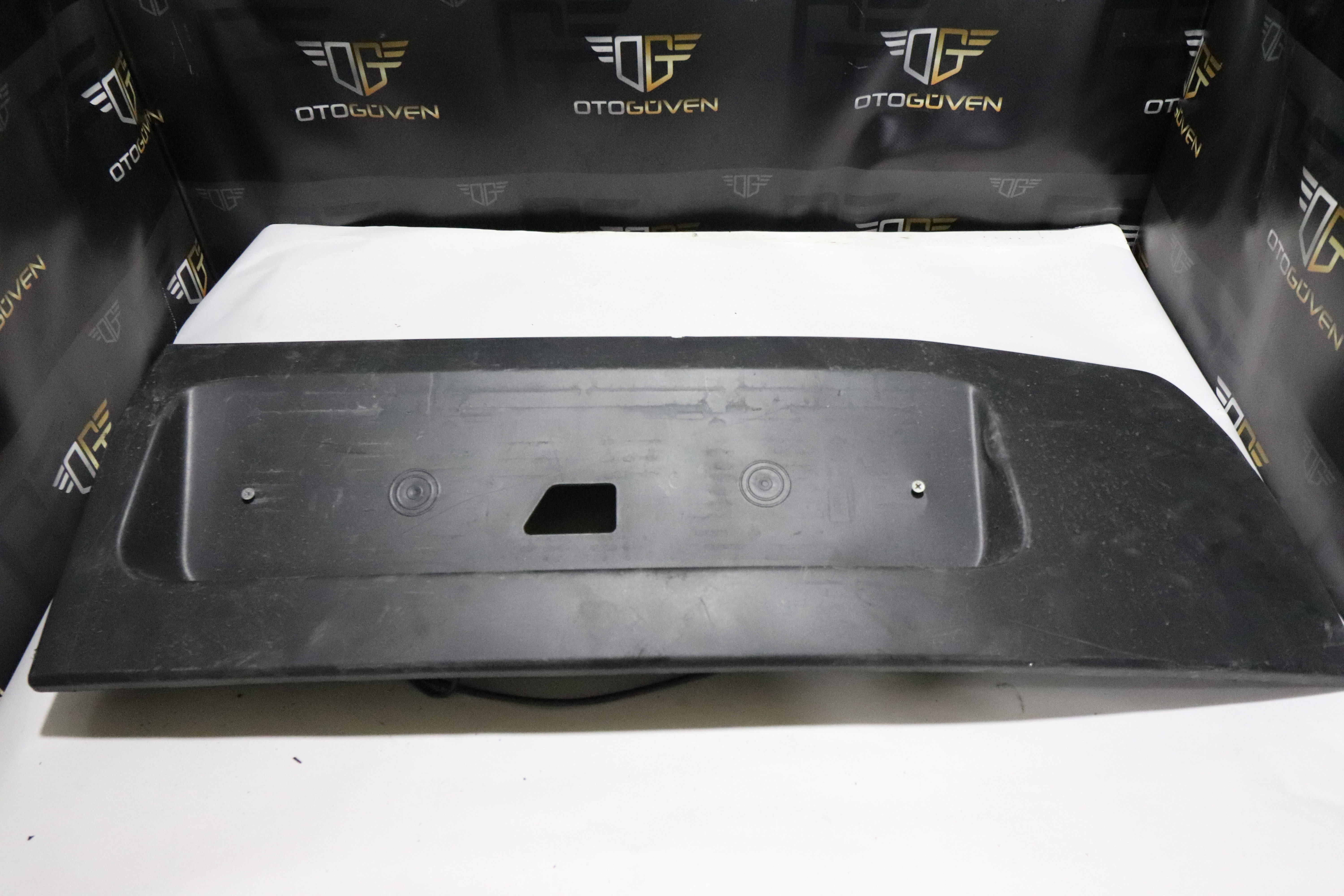 TRANSİT V363 ARKA SOL KAPI PLASTİĞİ