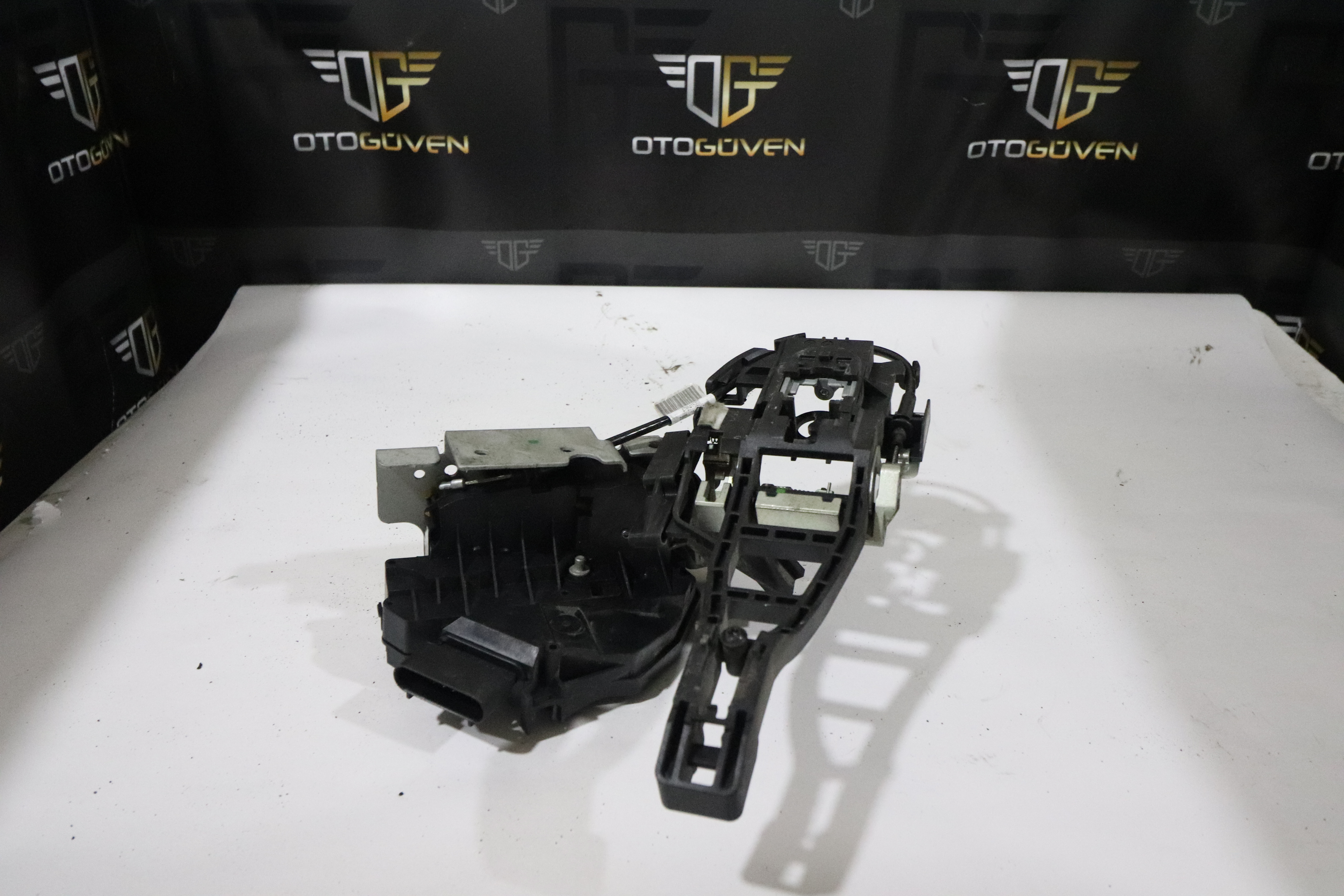 TRANSİT V363 ÖN SAĞ KAPI KİLİDİ