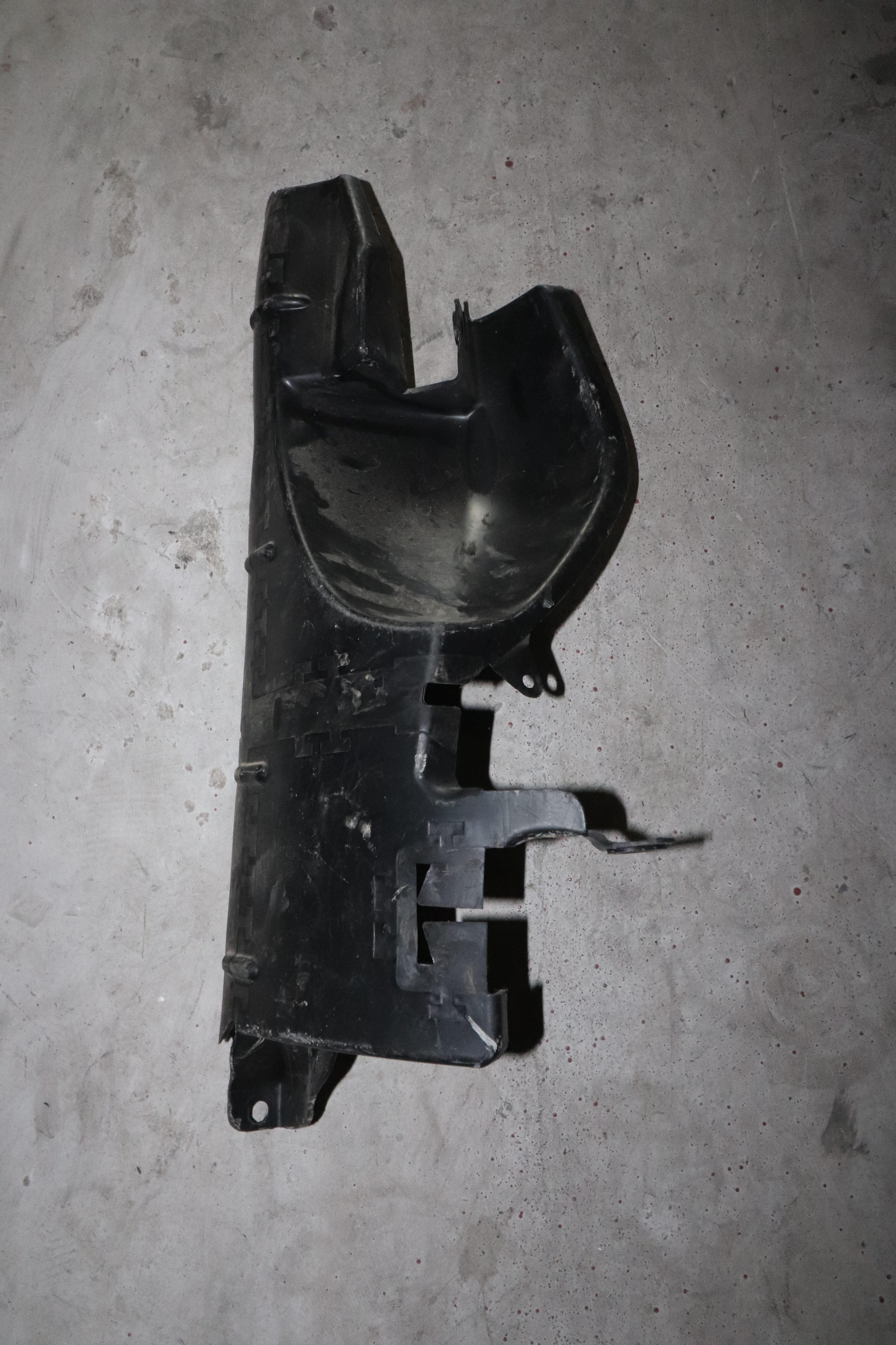 TRANSİT V363 RADYATÖR ALT PLASTİĞİ