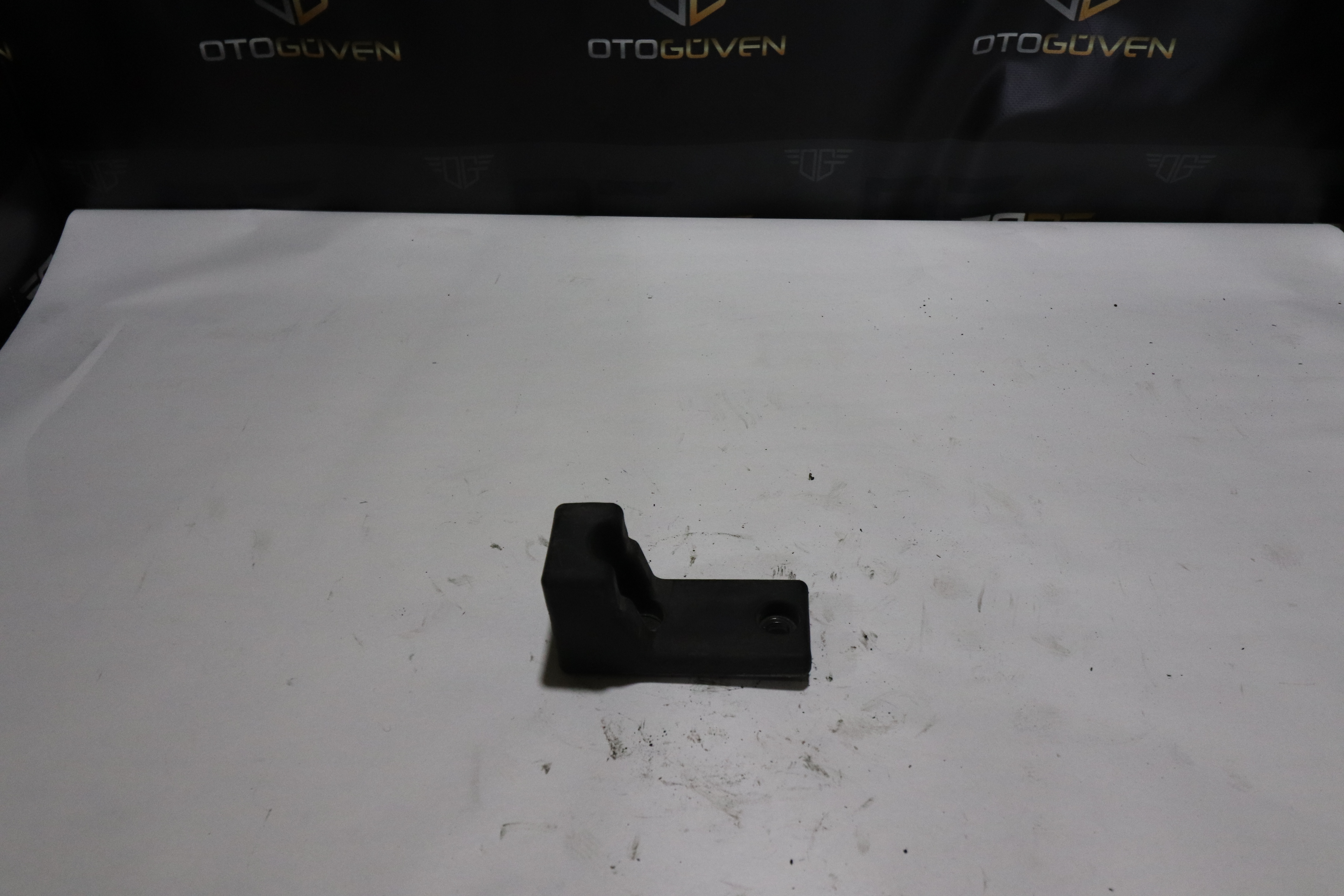 TRANSİT V363 SÜRGÜLÜ KAPI ÖN PLASTİK